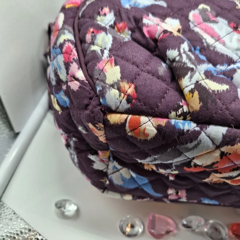 Vera Bradley Med Sized Floral Quilted Bag - Purple Like New - Picture 9 of 12